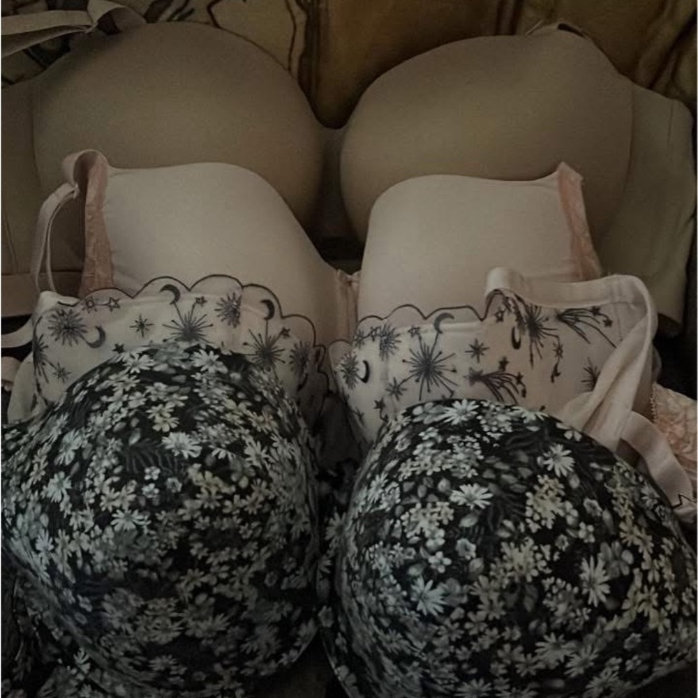 Floral Lace Underwire Bra - Black and White